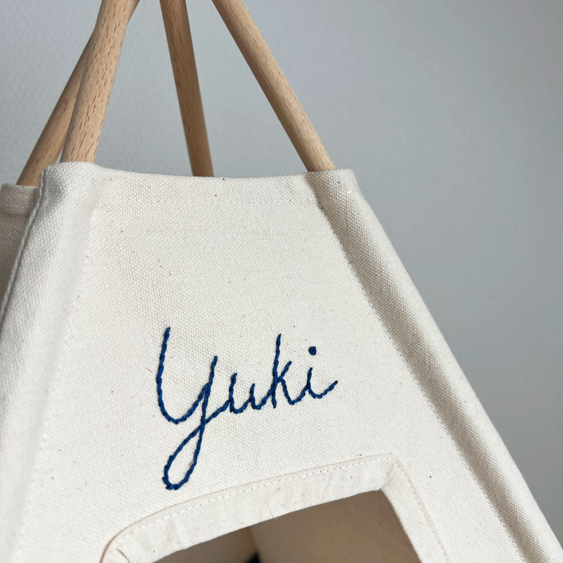 tipi pour chat à personnaliser, broderie du prénom à la main, made in france - Yuki