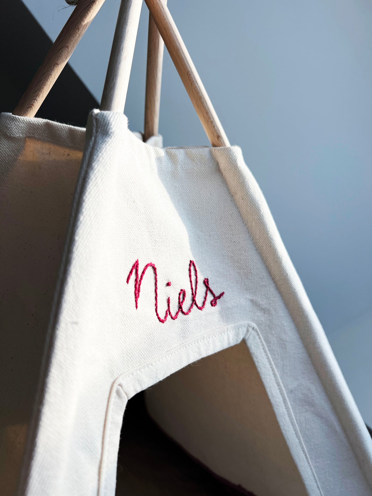 tipi pour chat à personnaliser, broderie du prénom à la main, made in france - Niels
