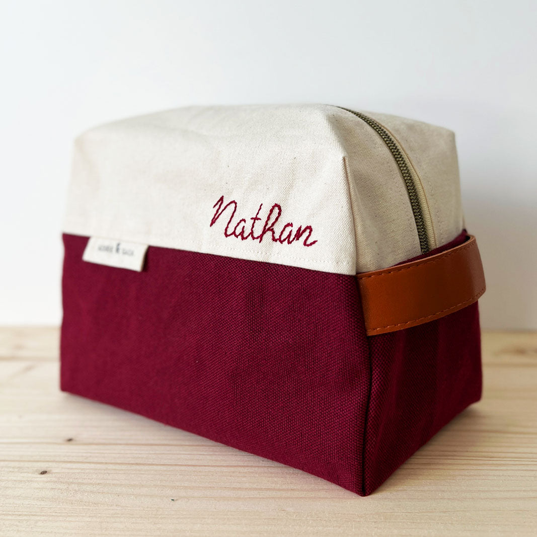idee cadeau personnalisé - trousse de voyage - broderie du prénom à la main - made in France