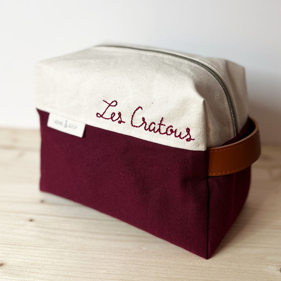 idee cadeau personnalisé - trousse de voyage - broderie du prénom à la main - made in France