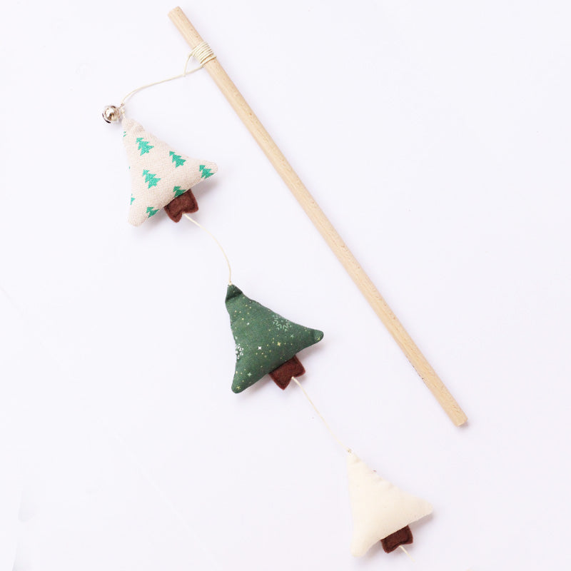 canne à pêche pour chat avec 3 petits sapins de noël garnis de cataire et/ou de valériane