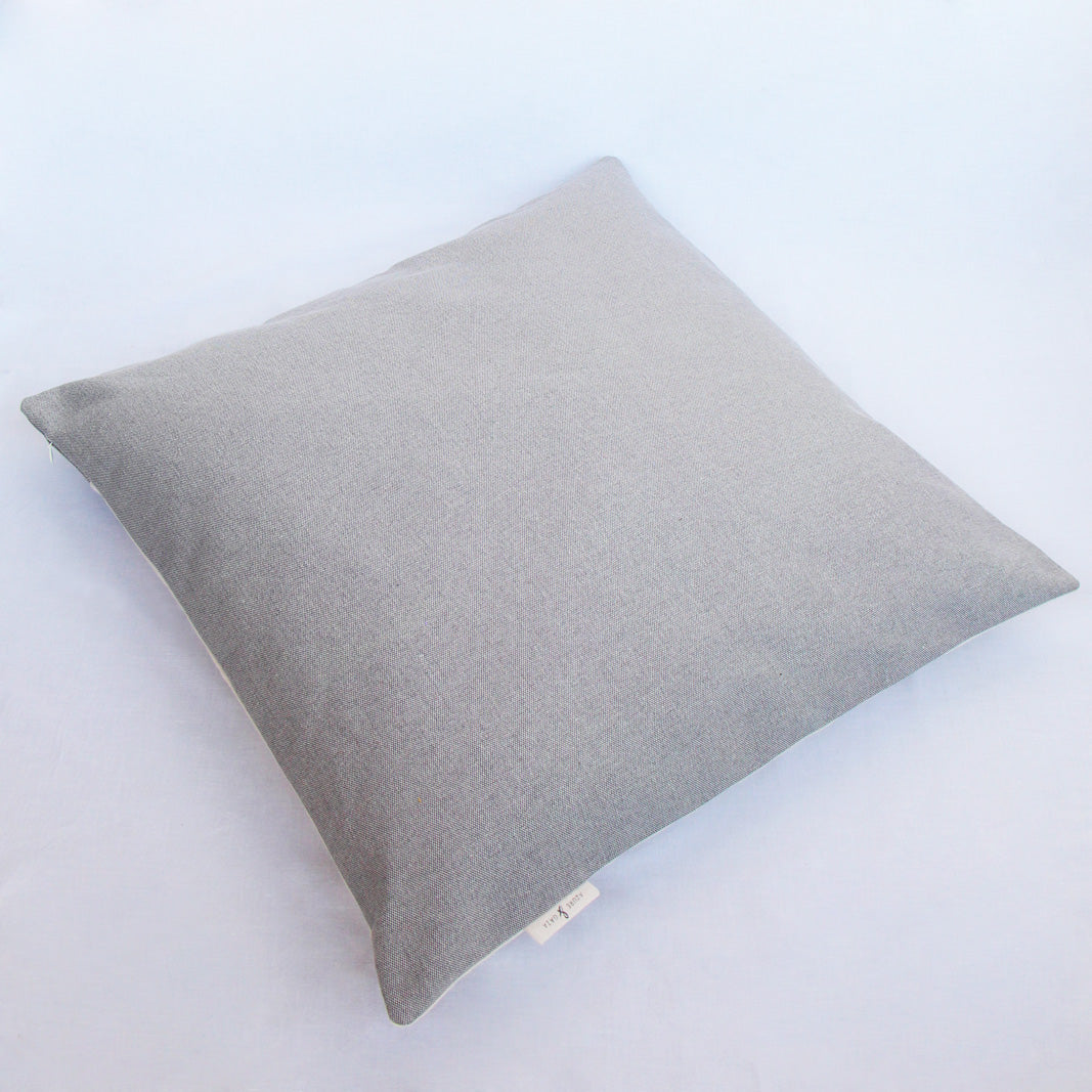 Coussin pour chat gris moelleux et déhoussable, fait main, Made in France 