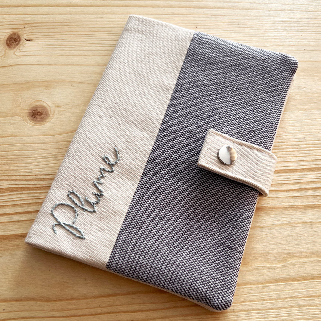 protège carnet de santé personnalisable - prénom brodé à la main - made in france