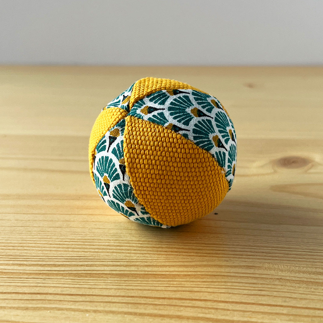 jouet balle pour chat à personnaliser en tissu garnie d'herbe à chat et/ou de valériane - Azure et Gaia