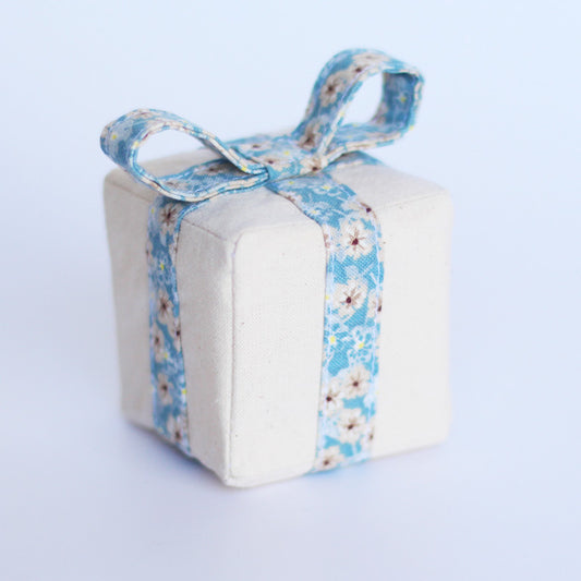 Jouet cadeau pour chat en tissu - Garnie d'herbe à chat ou de valériane - Fait-main - Made in France - Azure et Gaia