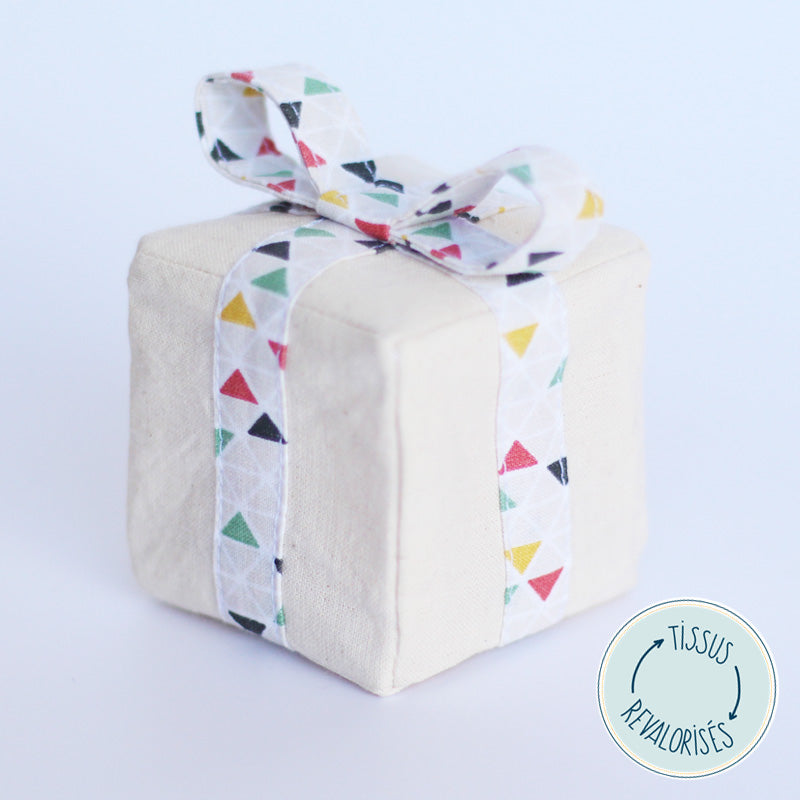 Jouet cadeau pour chat en tissu revalorisé- Garnie d'herbe à chat ou de valériane - Fait-main - Made in France - Azure et Gaia