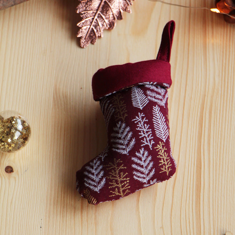 Jouet pour chat chaussette de noël garnies d'herbe à chat et/ou de valériane - Tissu bordeaux et or - Fait-main - Made in France - Azure et Gaia