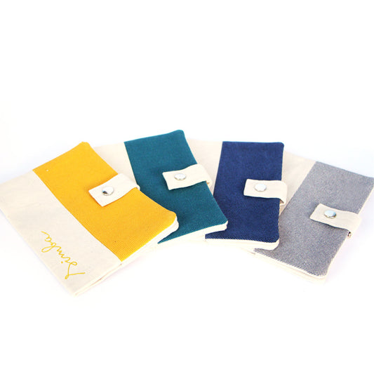 Protège carnet de santé pour animaux de compagnie en tissu - Prénom brodé personnalisé - Fait-main - Made in France - Azure et Gaia