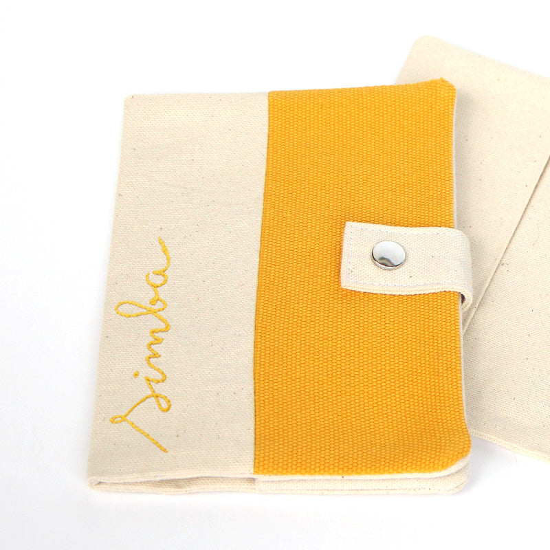 Protège carnet de santé jaune pour animaux de compagnie en tissu - Prénom brodé personnalisé - Fait-main - Made in France - Azure et Gaia