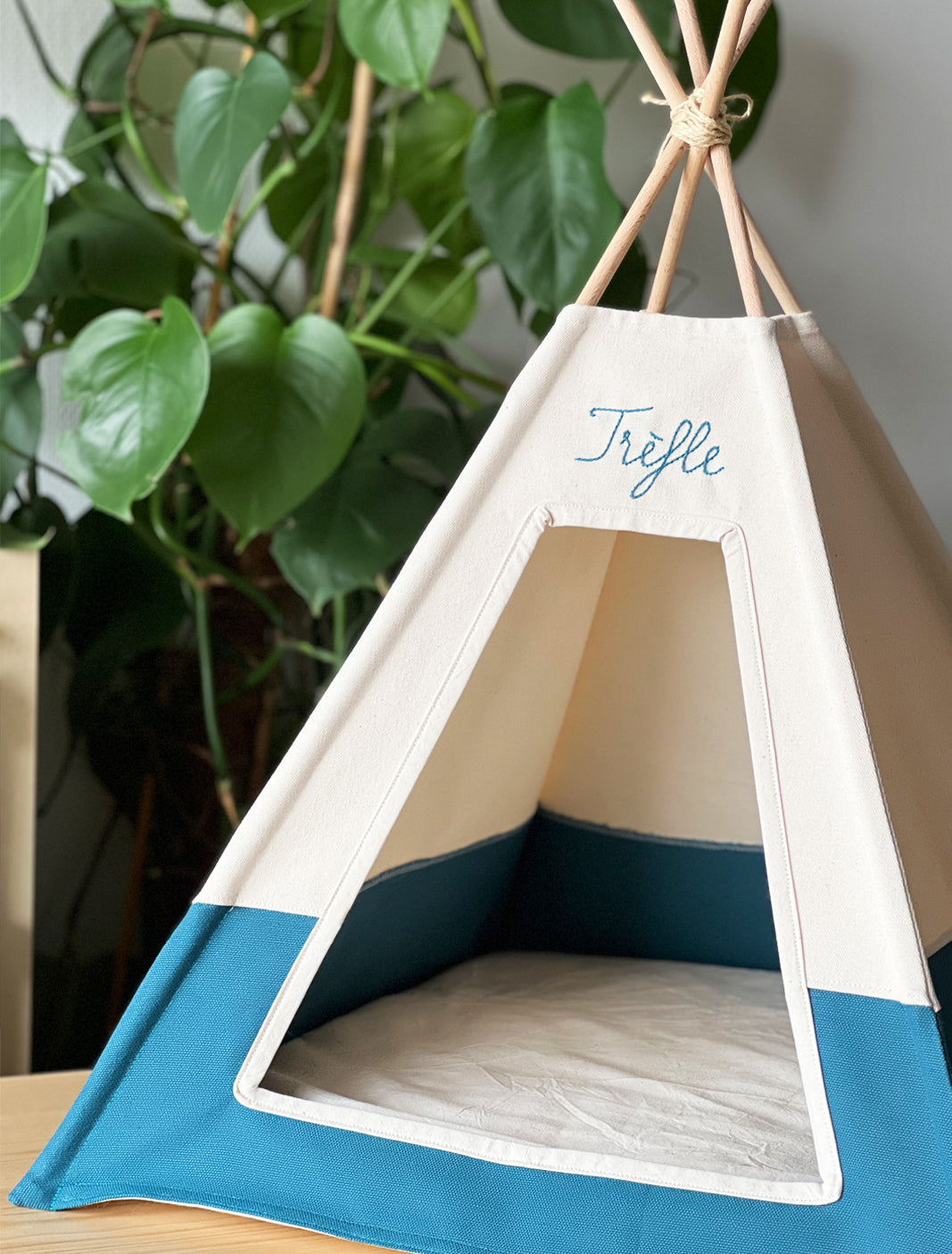 idee cadeau personnalisé - tente pour chat avec prénom brode a la main - made in france - Trefle