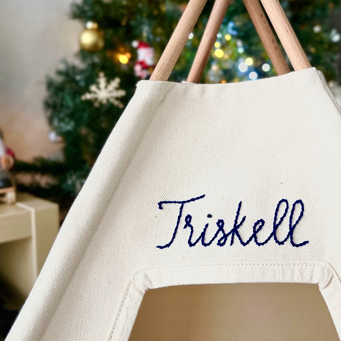 idee cadeau de noel personnalisé - Tipi pour chat personnalisé, prénom brodé à la main, fabriqué en france - Triskell
