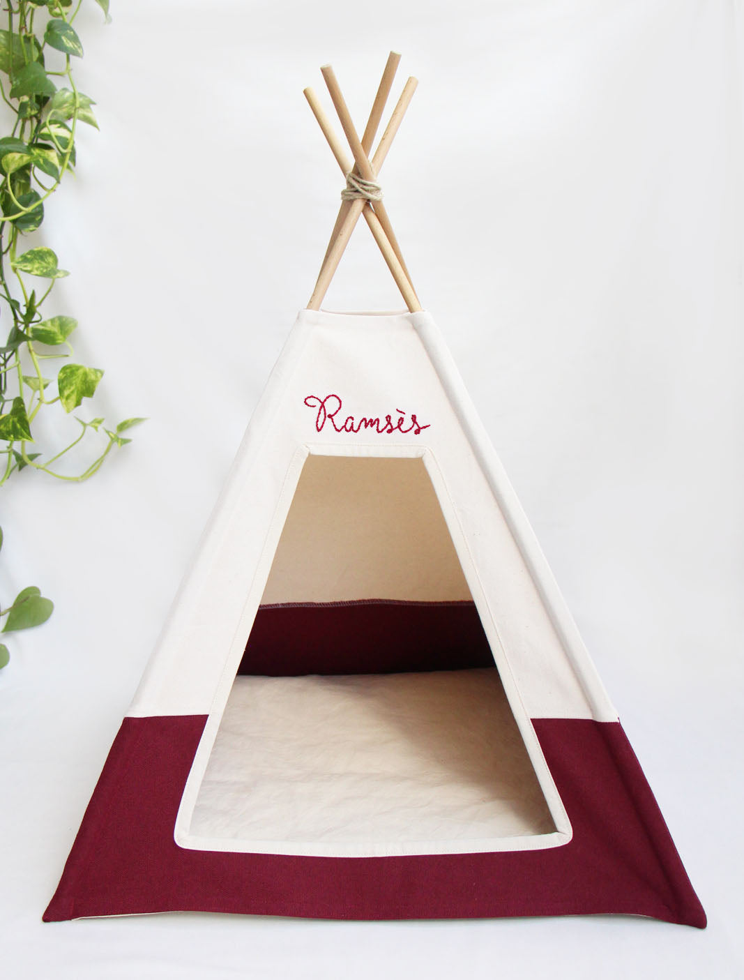 Tipi pour chat personnalisé, prénom brodé à la main, fabriqué en france