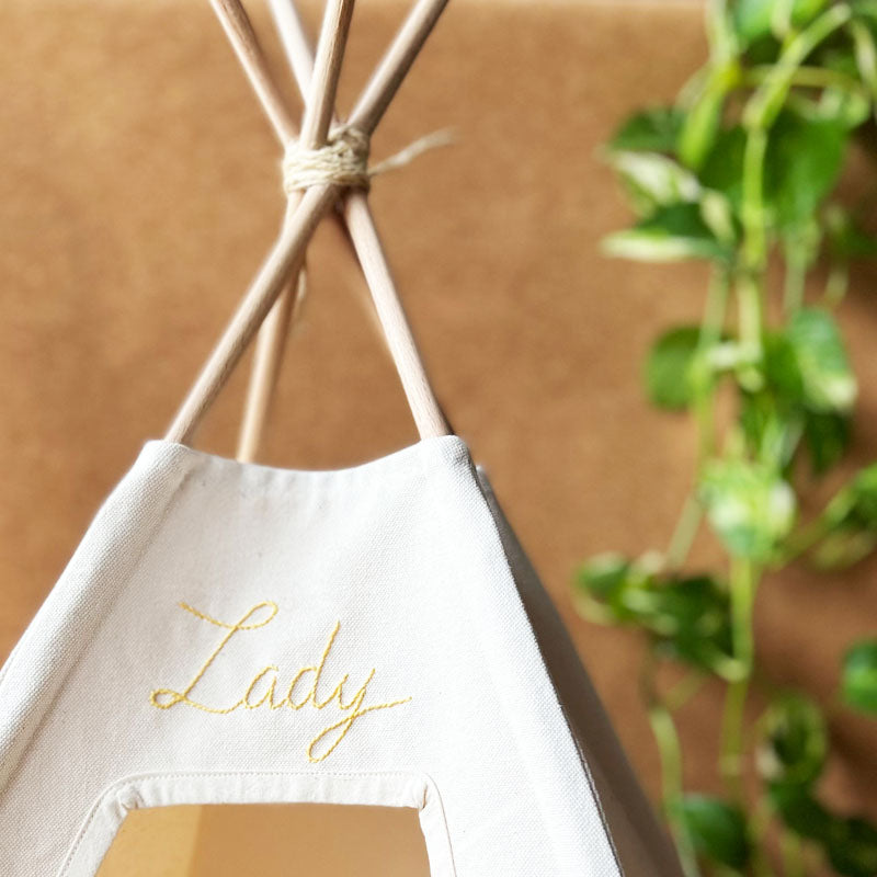 idee cadeau personnalisé - tipi pour chat à personnaliser, broderie du prénom à la main, made in france