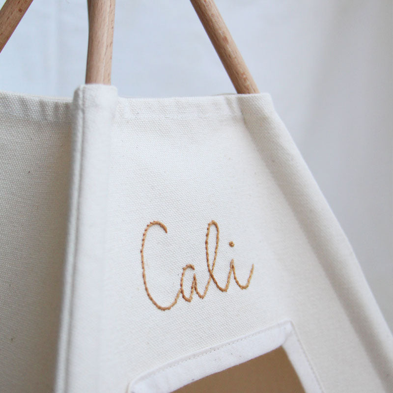 Tipi pour chat personnalisé, prénom brodé à la main, fabriqué en france - Cali