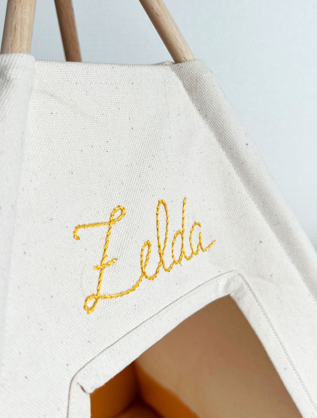 tipi pour chat à personnaliser, broderie du prénom à la main, made in france - Zelda