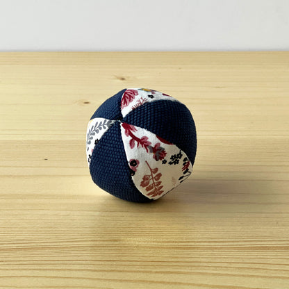 jouet balle pour chat à personnalisé en tissu garnie d'herbe à chat et/ou de valériane made in France- Azure et Gaia