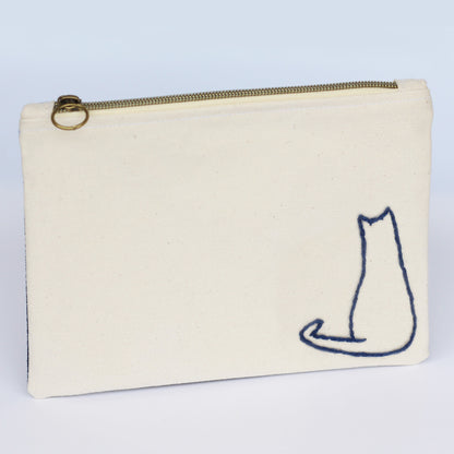 Pochette plate avec zip et broderie chat - Bleu - Fait-main - Made in France - Azure et Gaia