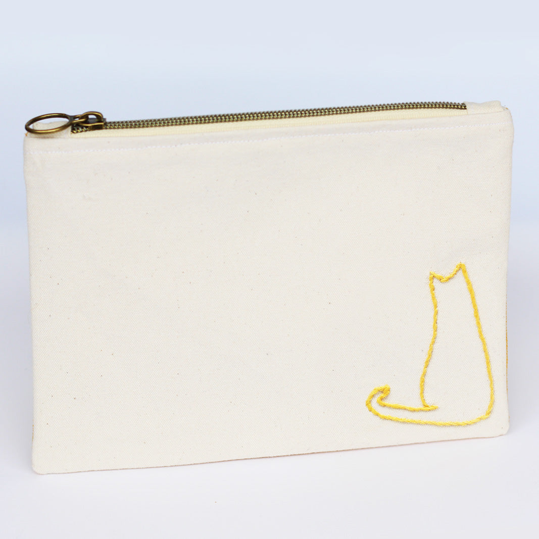 Pochette plate avec zip et broderie chat - Jaune - Fait-main - Made in France - Azure et Gaia